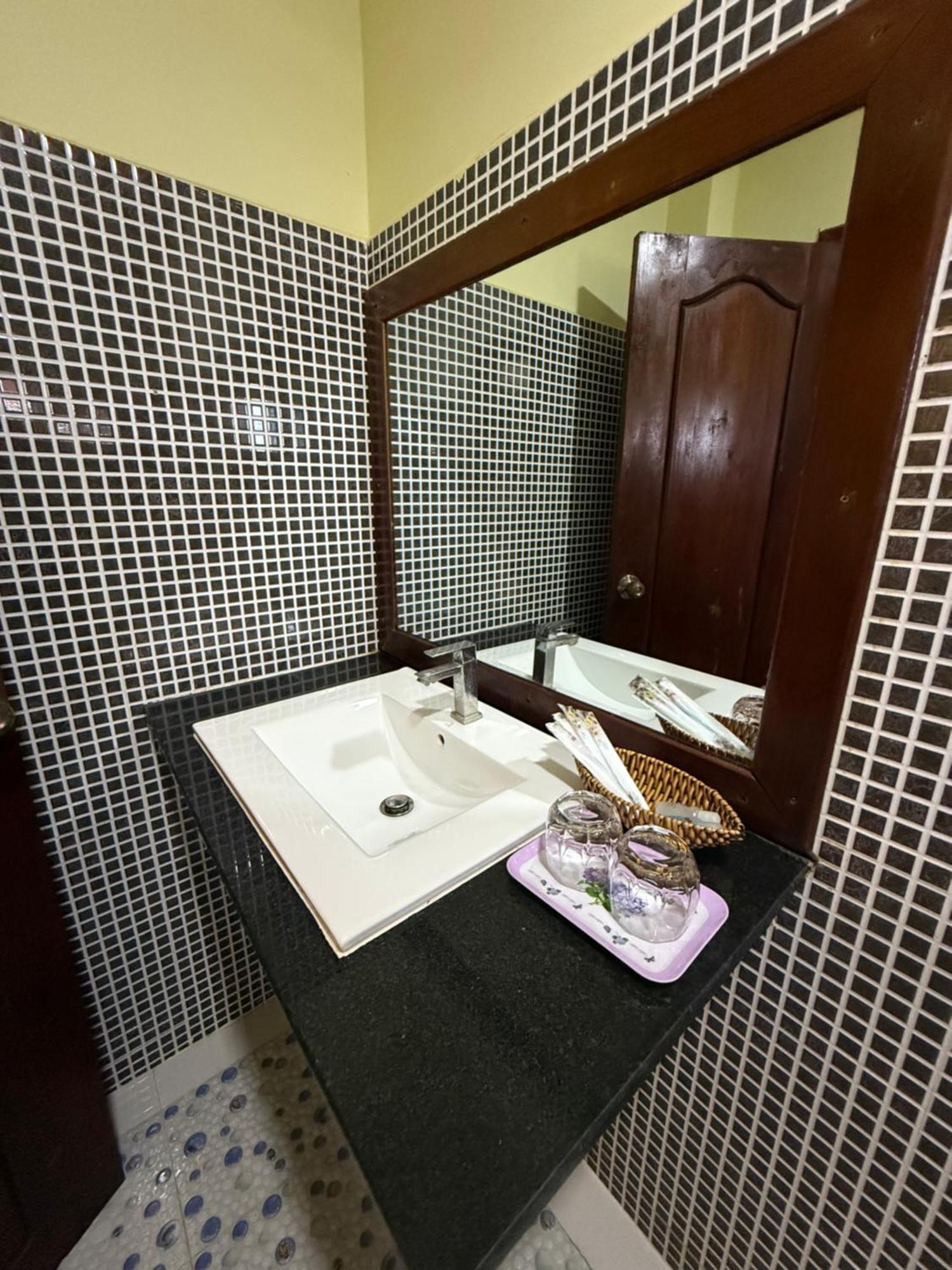 ホテル Ahha Boutique カンポット エクステリア 写真